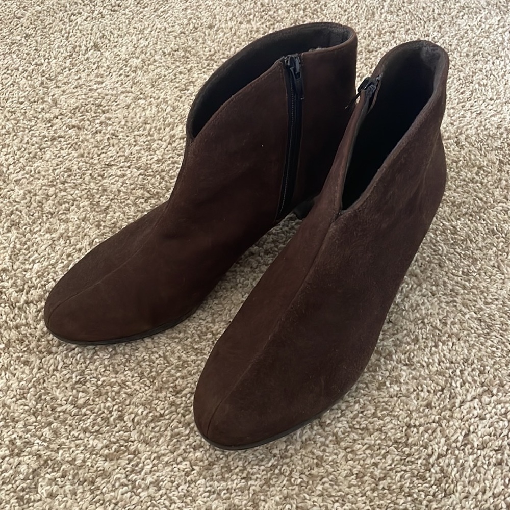 📦 🚚 EVERYTHING MUST GO! Munro Women's Robyn - Brown Suede | 9.5